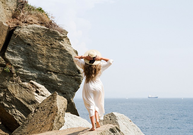 A woman standing near the see in Capri